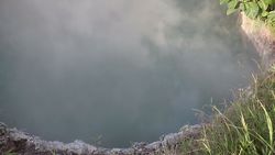TORAGET 온천 ・ 원천 호수의 에메랄드 호수-2 인도네시아 스 마